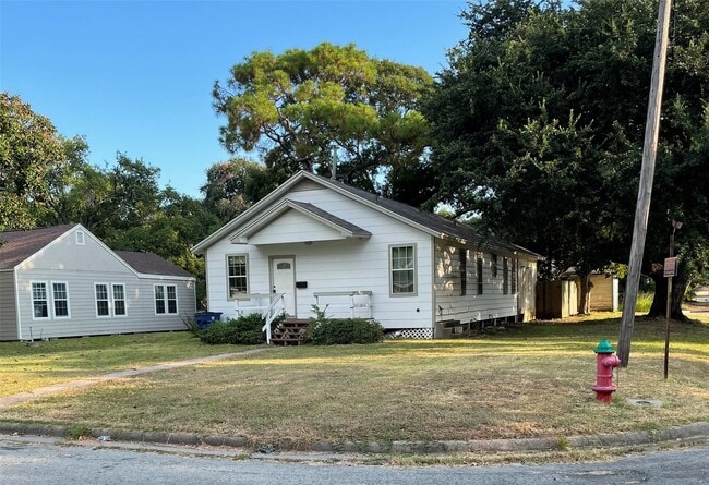 property at 302 10th Ave N
