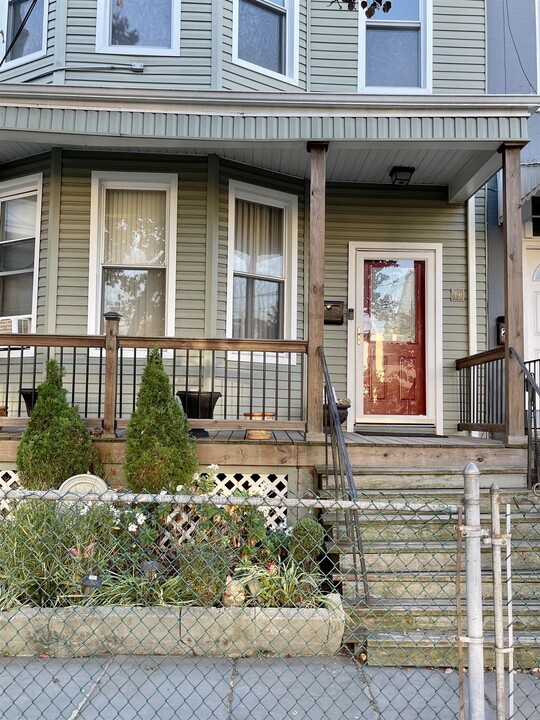 19 Pearsall Ave in Jersey City, NJ - Building Photo