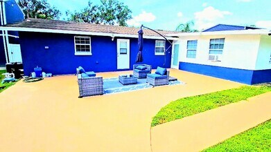 36743 Howard Ave in Dade City, FL - Building Photo - Building Photo