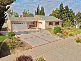 680 N Cambridge St in Orange, CA - Building Photo