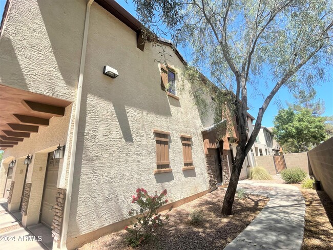 2727 Price Rd in Chandler, AZ - Building Photo - Building Photo