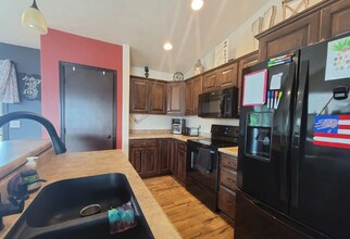 8016 W Vista Park St in Sioux Falls, SD - Building Photo - Building Photo