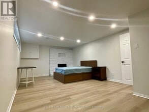 260 Fisherville Rd in Toronto, ON - Building Photo - Building Photo