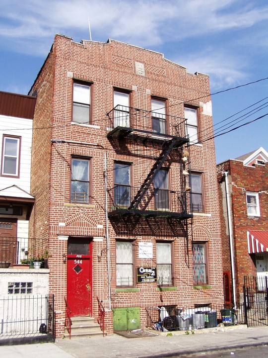 544 Linwood St in Brooklyn, NY - Foto de edificio