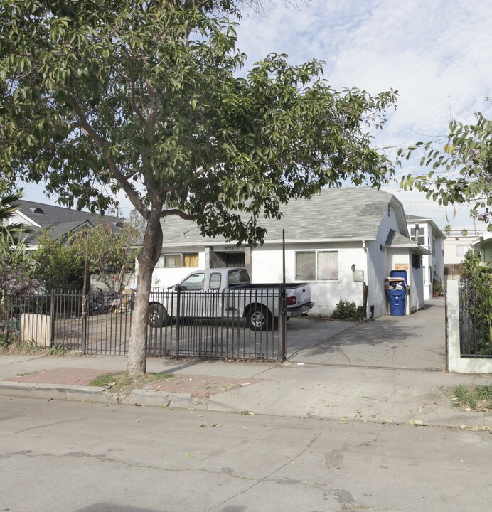 5753-5755 1/2 Virginia Ave in Los Angeles, CA - Building Photo