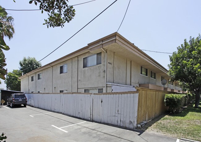 WindSong Apartments in San Diego, CA - Building Photo - Building Photo