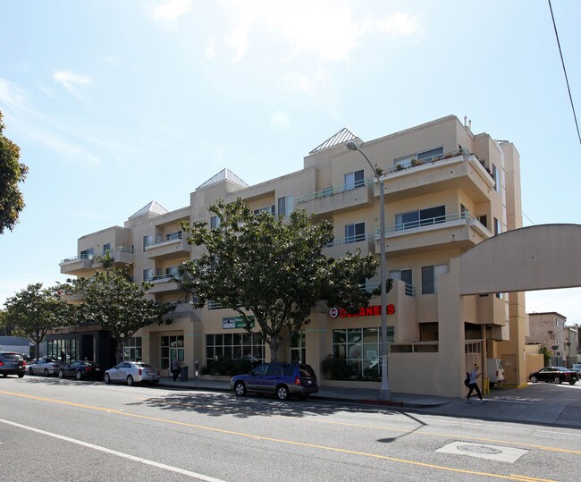 Broadway Plaza West in Santa Monica, CA - Foto de edificio - Building Photo