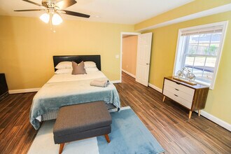 2762 Cameron Rd in Falls Church, VA - Building Photo - Building Photo