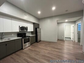 100 Hemenway St, Unit 203 in Boston, MA - Building Photo