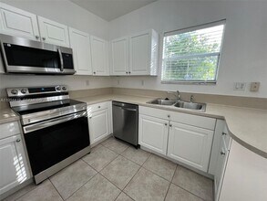 9363 SW 219th St in Cutler Bay, FL - Foto de edificio - Building Photo