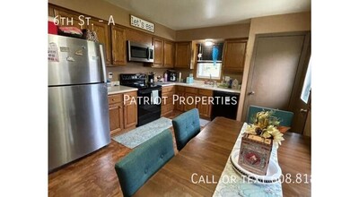 412 N 6th St-Unit -A in Waterford, WI - Foto de edificio - Building Photo