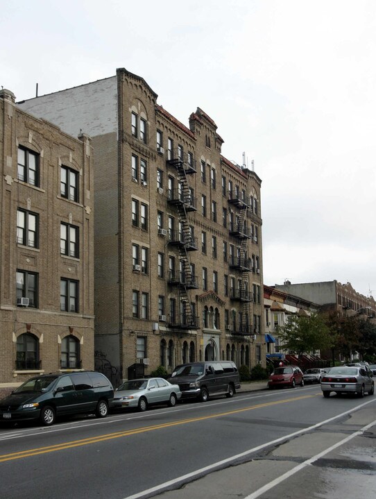 2505 Bedford Ave in Brooklyn, NY - Building Photo