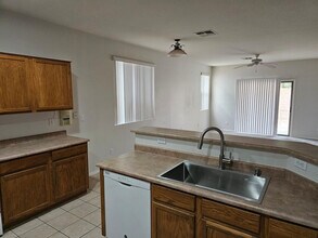 12247 W Grant St in Avondale, AZ - Foto de edificio - Building Photo