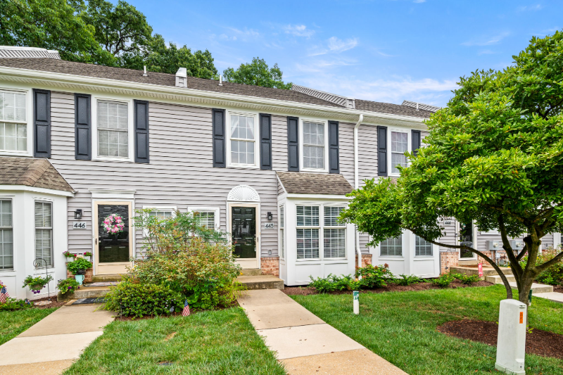 445 Hartford Square in West Chester, PA - Foto de edificio