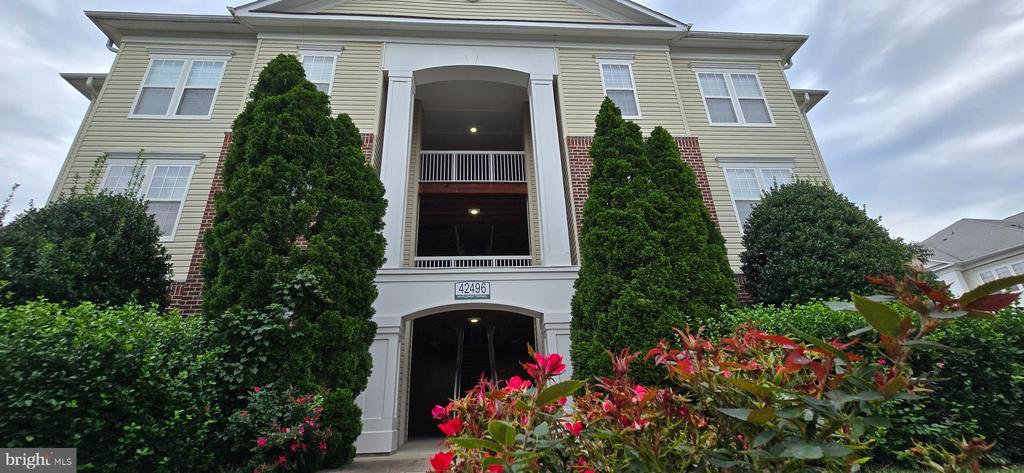 42496 Mayflower Terrace in Ashburn, VA - Building Photo