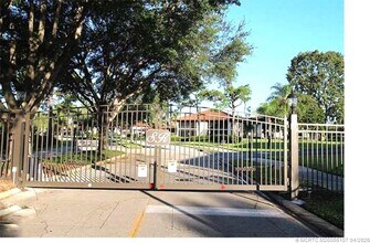 911 SW South River Dr in Stuart, FL - Building Photo - Building Photo