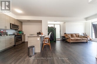 3665 Kingston Rd in Toronto, ON - Building Photo - Building Photo