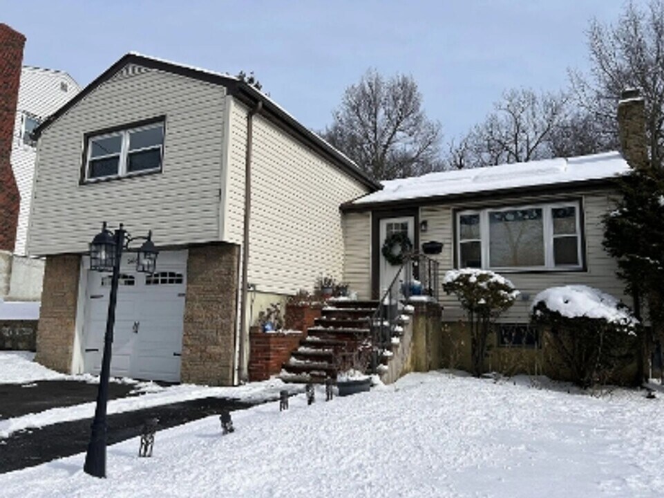 566 Main St in Stoneham, MA - Building Photo