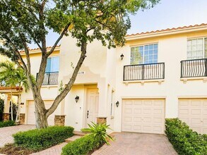 1019 W Longport Cir in Delray Beach, FL - Building Photo - Building Photo