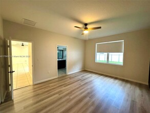 27925 SW 133rd Path in Homestead, FL - Foto de edificio - Building Photo