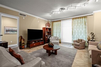 470 Mandalay Ave in Clearwater, FL - Foto de edificio - Building Photo