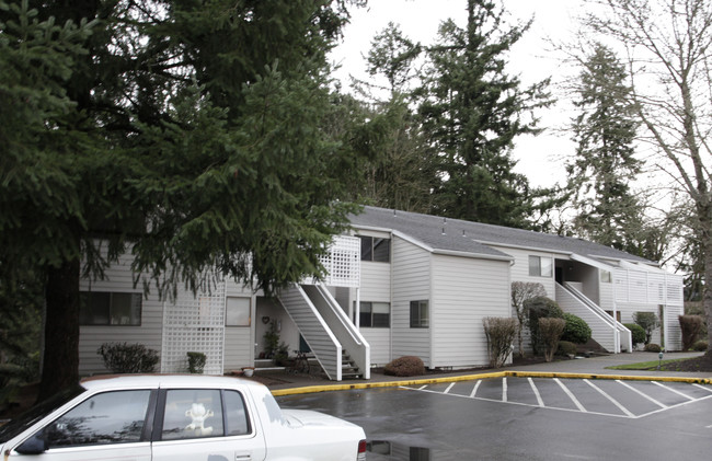 Woodview Village in Newberg, OR - Building Photo - Building Photo