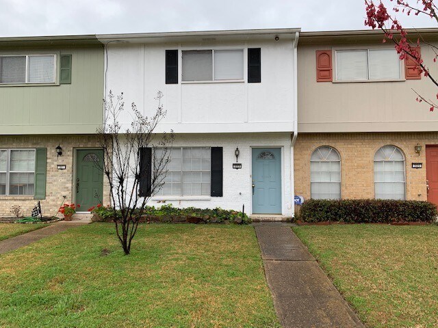 323 John Wesley Blvd in Bossier City, LA - Building Photo