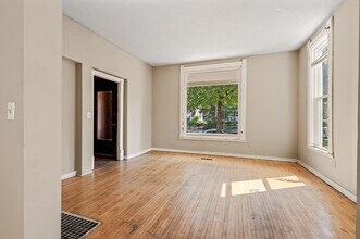 1075 13th Ave SE in Minneapolis, MN - Building Photo - Building Photo