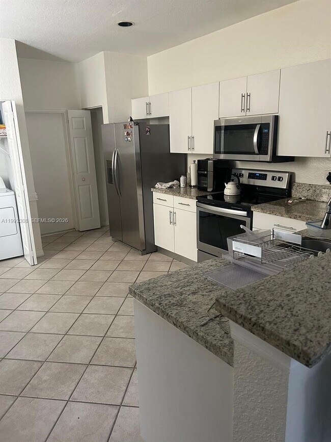 2398 Pasadena Way in Weston, FL - Building Photo - Building Photo