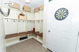 9 Dayton Ave in East Hampton, NY - Building Photo - Building Photo