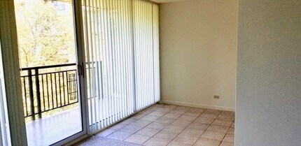 6020 Oakwood Dr, Unit 4L in Lisle, IL - Foto de edificio - Building Photo