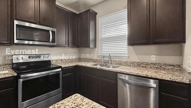 6312 Juniper Vw in New Braunfels, TX - Foto de edificio - Building Photo