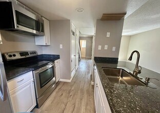 5472 Roundtree Pl in Concord, CA - Building Photo - Building Photo