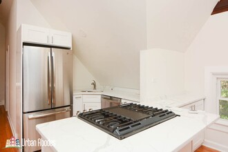 1111 W Roscoe St, Unit 3 in Chicago, IL - Building Photo - Building Photo