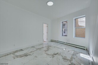 520 E Jersey St in Elizabeth, NJ - Building Photo - Building Photo