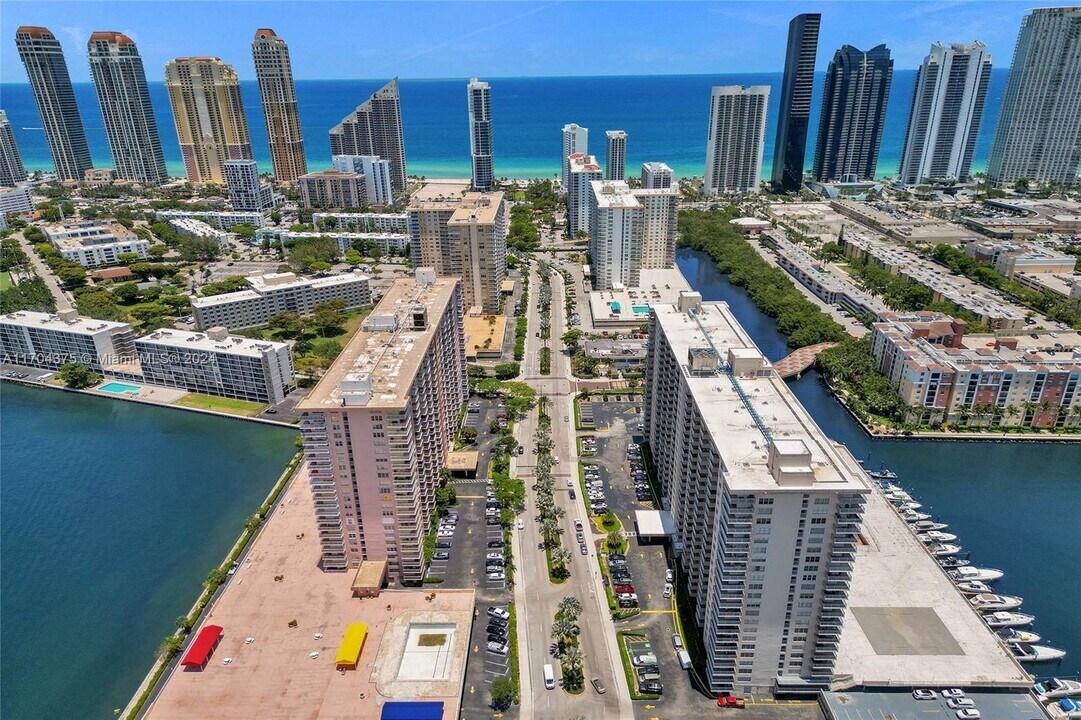 251-174 174th St in Sunny Isles Beach, FL - Building Photo