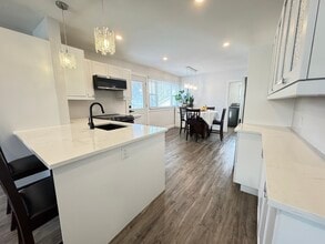 74 Peel St in Barrie, ON - Building Photo - Building Photo