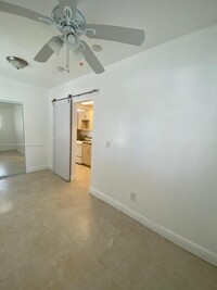 220 Collins Ave photo'