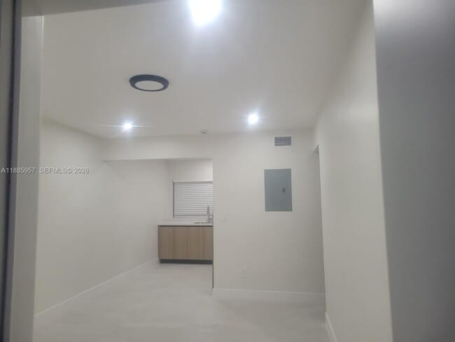 2900 W Flagler St in Miami, FL - Building Photo - Building Photo