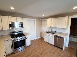 60 Roosevelt Ave in Torrington, CT - Building Photo - Building Photo