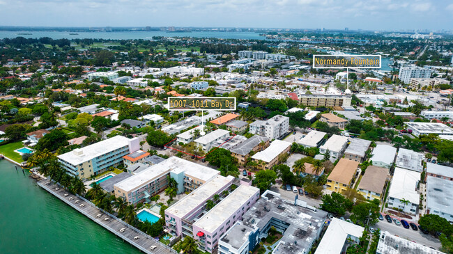 1007 Bay Dr in Miami Beach, FL - Building Photo - Building Photo