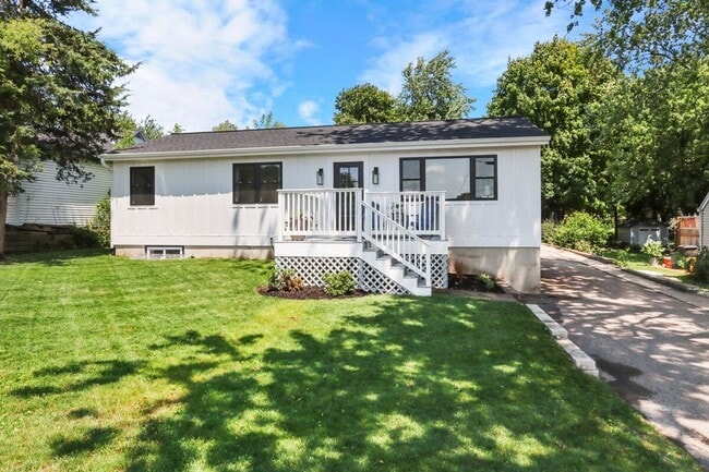190 Dewey Ave in Fontana-on-Geneva Lake, WI - Building Photo - Building Photo