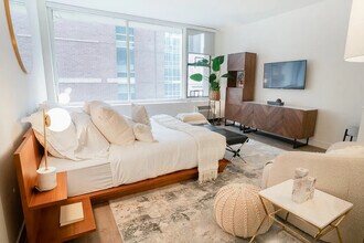 11 W Chestnut St-Unit -918 in Chicago, IL - Foto de edificio - Building Photo