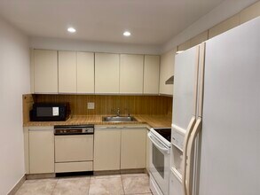 2500 Parkview Dr, Unit 1909 in Hallandale Beach, FL - Building Photo - Building Photo