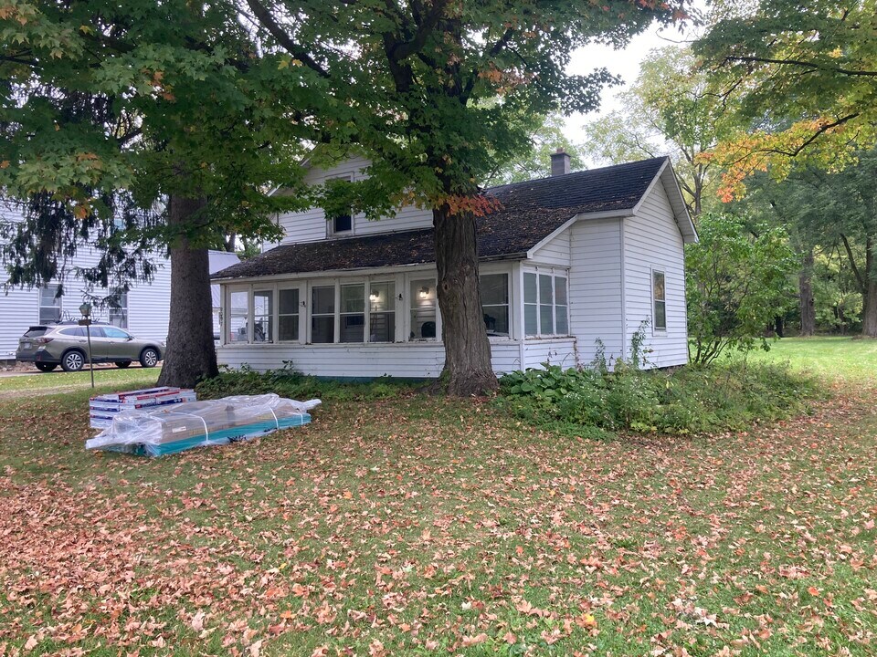 9097 E D Ave in Richland, MI - Building Photo