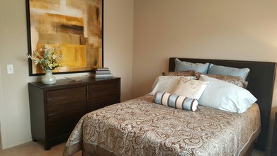 The Boulevard Townhomes in Springfield, IL - Building Photo - Building Photo