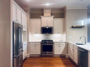 144 W Ridge Way in Roswell, GA - Building Photo - Building Photo