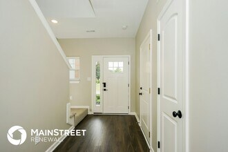 2048 Hoosier Way in Jeffersonville, IN - Building Photo - Building Photo