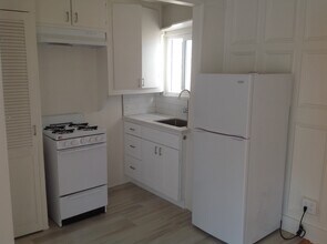 933 18th St, Unit C in Santa Monica, CA - Building Photo - Building Photo