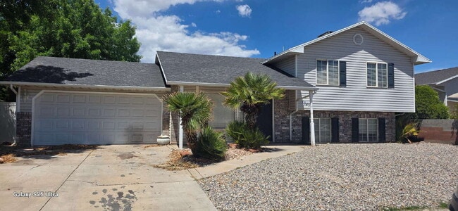 property at 1947 E 40 S Cir